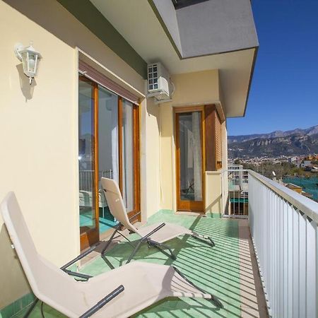 Super Attico Vista Mare Con Piscina Apartment Соренто Екстериор снимка