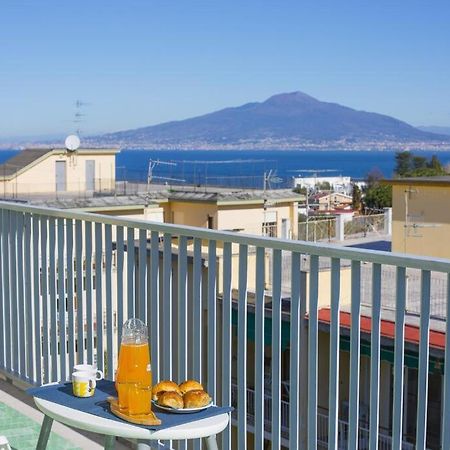 Super Attico Vista Mare Con Piscina Apartment Соренто Екстериор снимка