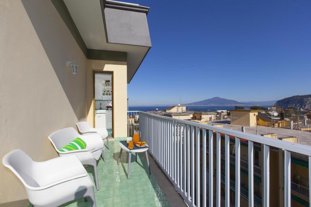 Super Attico Vista Mare Con Piscina Apartment Соренто Екстериор снимка