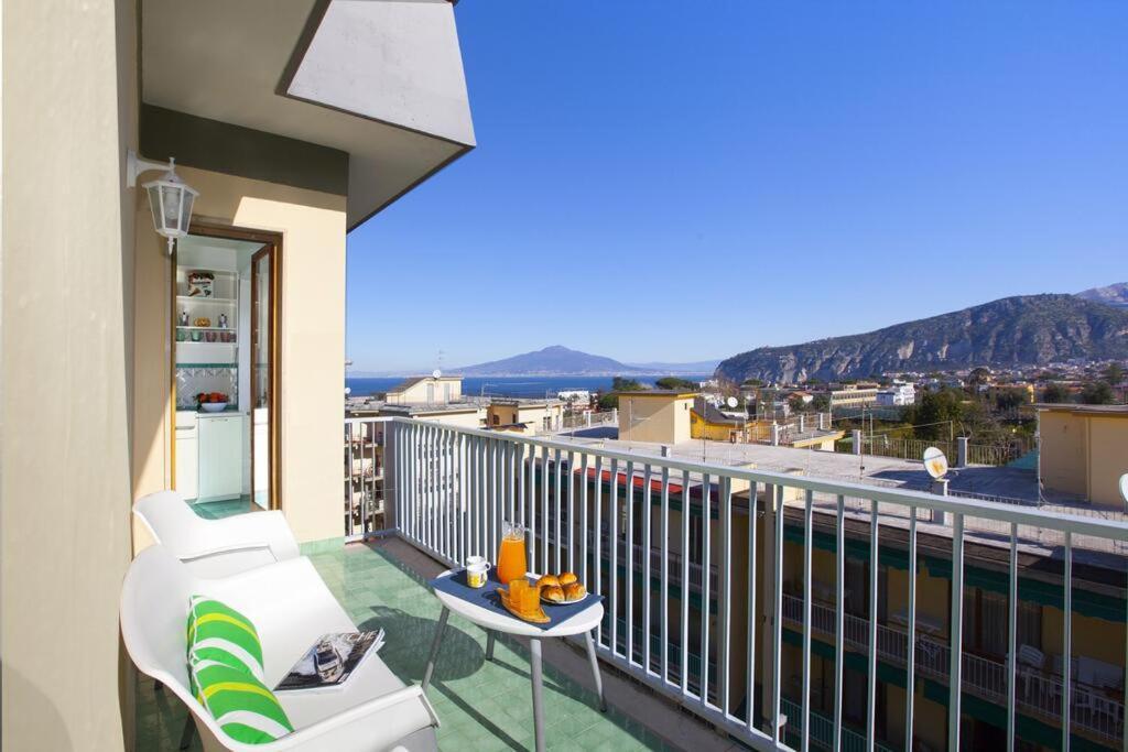 Super Attico Vista Mare Con Piscina Apartment Соренто Екстериор снимка