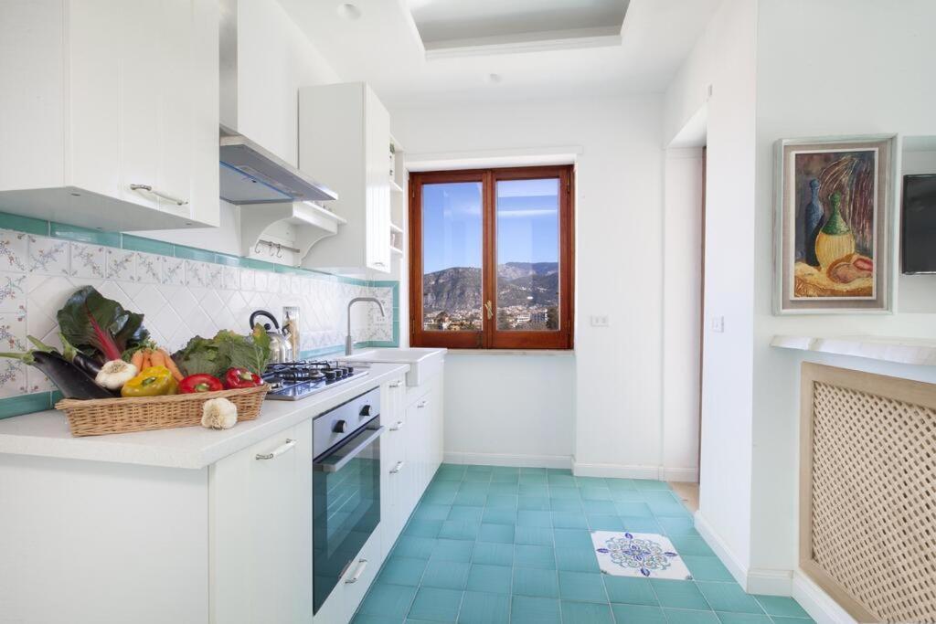 Super Attico Vista Mare Con Piscina Apartment Соренто Екстериор снимка