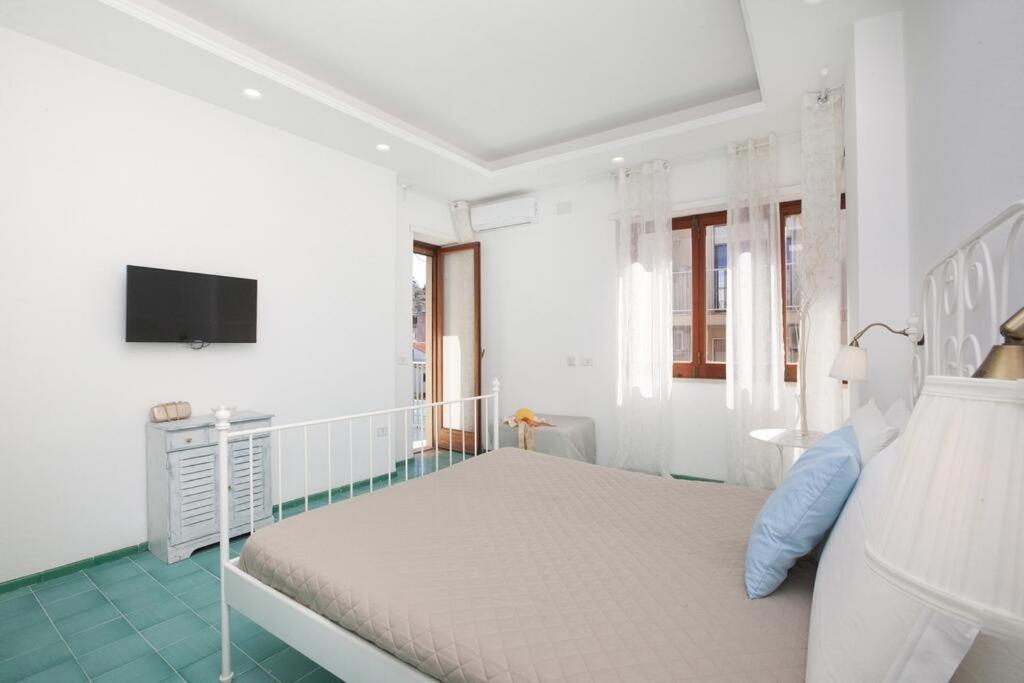 Super Attico Vista Mare Con Piscina Apartment Соренто Екстериор снимка