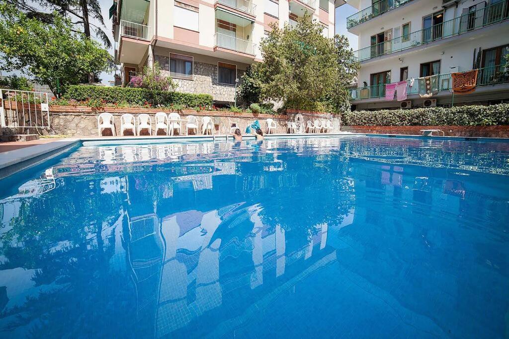 Super Attico Vista Mare Con Piscina Apartment Соренто Екстериор снимка