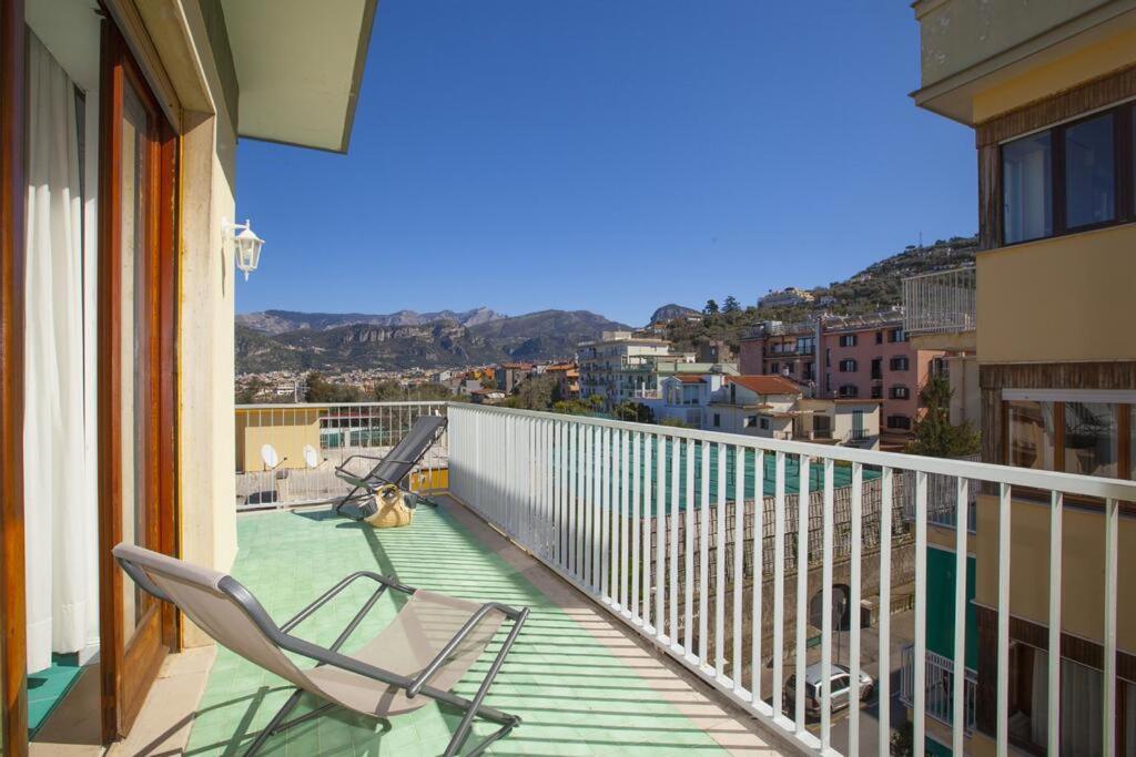 Super Attico Vista Mare Con Piscina Apartment Соренто Екстериор снимка