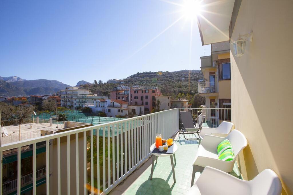Super Attico Vista Mare Con Piscina Apartment Соренто Екстериор снимка